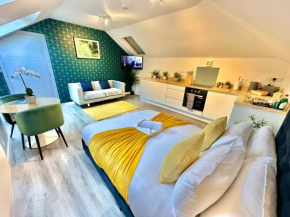 Cozy Apartment - WiFi - Smart TV - Minutes Walk to Town and Beach - Sleeps 3
